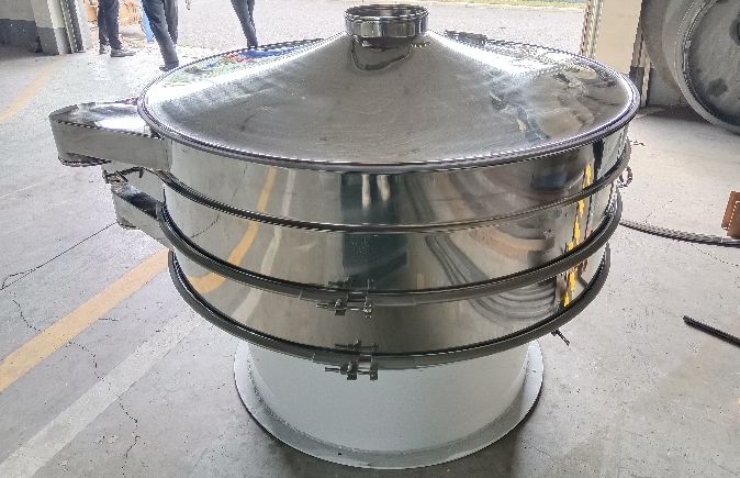 What factors determine the price of vibrating screens?